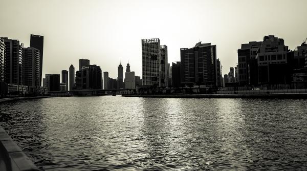 Cei 20 de copii blocaţi în Dubai se vor întoarce în ţară cu aeronava cu care se deplasează premierul