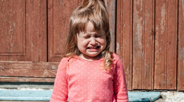 Iată 5 afirmații pe care să NU le spui unui copil furios, potrivit unui psiholog american: „Evitați-le!”