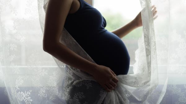 Influencerița care a născut singură acasă, mărturii emoționante: „Mi-am dat seama că moașa noastră nu ar ajunge la timp și că trebuia să am încredere în corpul meu”