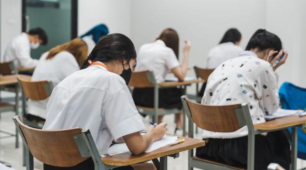 Absolvenții de liceu care au promovat bacul ar putea să-și mărească nota la cel puțin una din probe