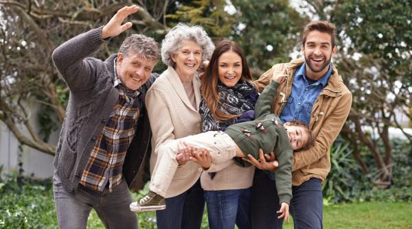 Limite pe care ar trebui să le stabilești cu părinții tăi, conform terapeuților