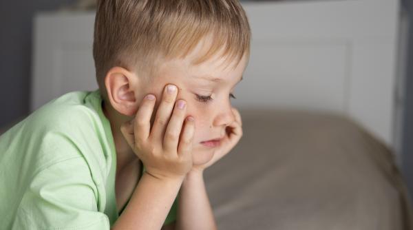 Registrul Național de Implant Cohlear, o prioritate națională. Strigătul plin de durere al unei mame: „Când va fi rândul copilului meu?! Când vor ajunge banii și la copilul meu?!” / VIDEO