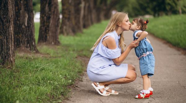 „Nu vorbi cu străinii!” Sfaturi pentru a-ți proteja copilul