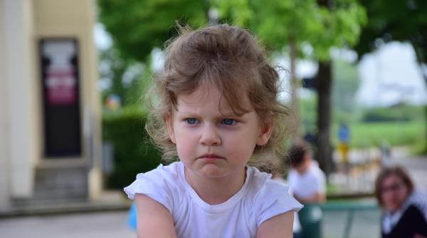 Proasta dispoziție la copii este un semn al inteligenței? Un studiu recent arată adevărul!