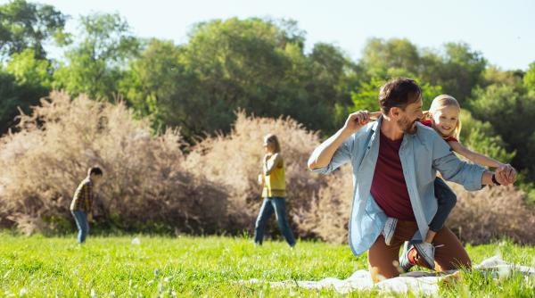 Rolul părinților în dezvoltarea emoțională a copiilor, potrivit psihologilor de la Harvard: „TREBUIE să respecte aceste TREI sfaturi!”