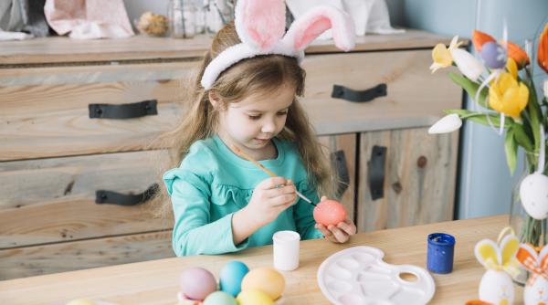 Vopsitul ouălor, momentul preferat al copiilor de Paște