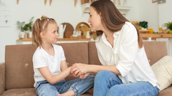 Cum să discuți cu cei mici despre subiecte sensibile