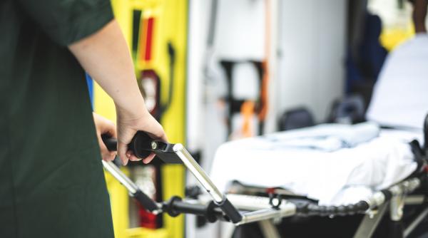 Doi frățiori au căzut în oala cu ciorbă clocotită. Care este starea copiilor