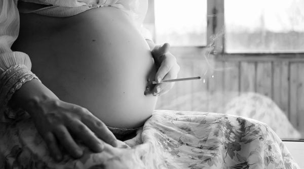 Un copil a cărui mamă a fumat în timpul sarcinii va îmbătrâni mai repede, conform unui amplu studiu