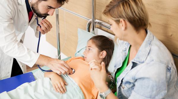 Fetiță de 11 ani, diagnosticată GREȘIT de 30 de ori