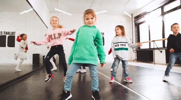 Semnele care arată la ce sport e bun copilul și vârsta la care este pregătit pentru performanță. Andreea Munteanu: „Părinții trebuie să fie atenți la ASTA!” / VIDEO