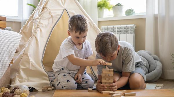 O mamă a început să „factureze” părinții! A cerut 165 lei mamei unui prieten al fiului ei, care a venit să se joace la ea acasă: „Biscuiți, iaurt, curent...”