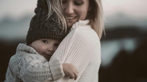 Cele 5 fraze care fac minuni în educația copilului. Le cunoști?