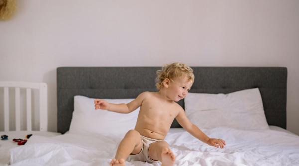 Cum să renunți la scutec noaptea: Sfaturi eficiente