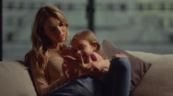 Multe mame se regăsesc în această poveste! Urania Cremene: „După ce naștem, ne mutăm din relația cu soțul în relația cu micuțul. Rezultatul? Un copil dependent!”