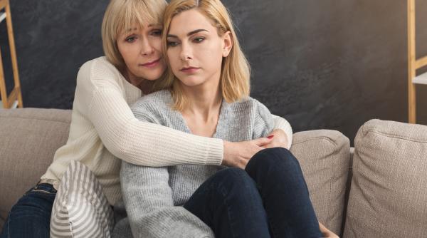 Un studiu dezvăluie principalele motive pentru care oamenii NU sunt apropiați de mamele lor