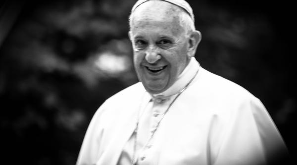 Papa Francisc, despre botezul extratereștrilor: „Dacă ar sosi marțienii și unul zice: Vreau să mă botez! Ce s-ar întâmpla?”