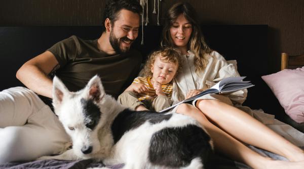 Pedagogia lui Jean-Jaques Rousseau. Cum ar trebui să îți educi copilul în funcție de vârstă