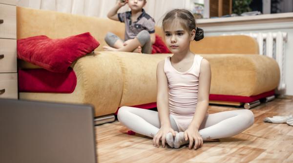 Atenția fragmentată, o „boală” care îi afectează din ce în ce mai mult pe copii, dar și pe părinți