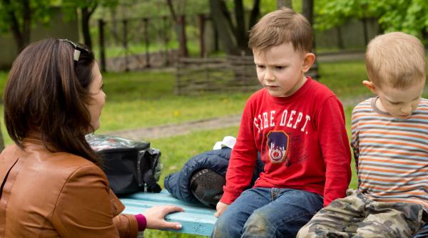 Iată care sunt caracteristicile părinților care au un stil de parenting autoritar adecvat. Uitați-vă la aceste semne că ați putea fi unul dintre ei!