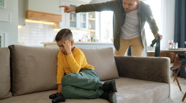 3 conversații toxice pe care NU trebuie să le mai ai cu copiii tăi! Experți: „Evitați-le cu orice preț!”