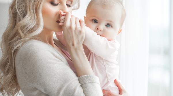 Nu există nimic ca mirosul unui bebeluș, dar de ce este atât de plăcut? Explicația științifică