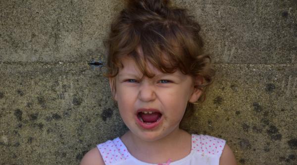 Șase trucuri psihologice care sunt foarte utile atunci când copiii au un comportament sfidător