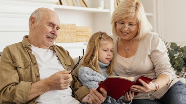 Acesta este sentimentul resimțit de jumătate dintre bunici, conform unui studiu