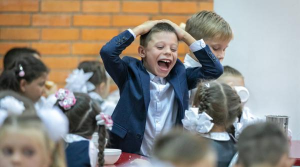 Un profesor a răbufnit: „După 20 de ani de cariera, am clacat! Dacă nu se va face ceva curând, ne ducem naibii cu toții! Ăsta e balamuc, nu școală!!!”