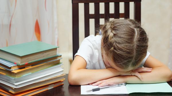 „Copilul nu înțelege la clasă și am băgat meditații”. Claudia Chiru: „Atunci când un elev pleacă de la școală și nu știe, înseamnă că profesorul nu-și face treaba! Avem o problemă” / VIDEO