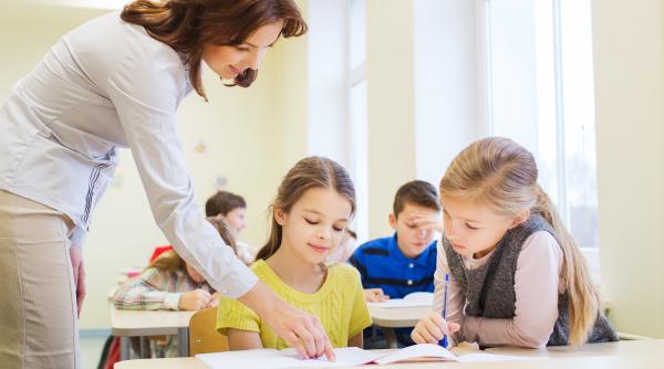 Profesorii trebuie să-și iubească elevii pentru a-i ajuta să reușească? Cercetătorii au adunat în ultimele două decenii o cantitate impresionantă de dovezi