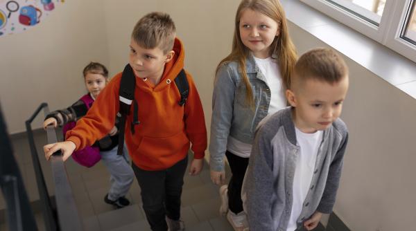 Acestea sunt cele mai murdare locuri din școli. Ce putem face pentru a-i proteja pe copii de viruși și bacterii?