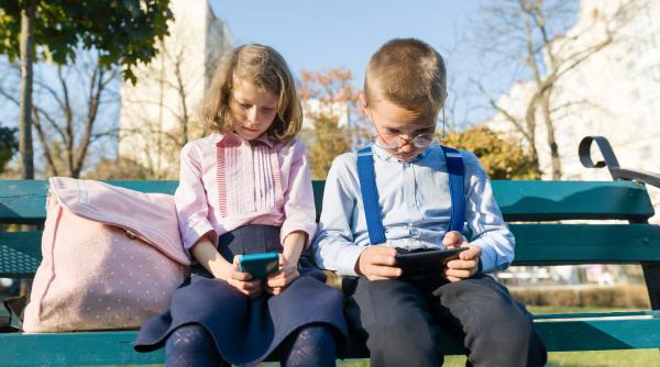 Studiu. Sunt din ce în ce mai puțini copii cu oase rupte și din ce în ce mai mulți cu tulburări mintale: „Aceste date nu sunt chiar o veste bună!”