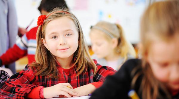 Recomandarea simplă de la un expert pentru a îmbunătăți performanța elevilor: „Există dovezi științifice clare care arată ASTA!”