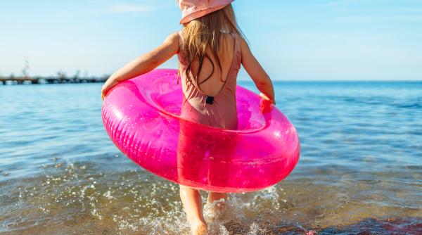 Motivul pentru care ar trebui să cumpărați costume de baie pentru copii în aceste culori, potrivit unui studiu