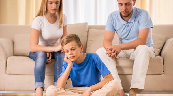 O mamă îi dă o lecție grozavă adolescentului ei care refuză să îndeplinească sarcini „de fete”