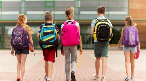 Una din țările din Europa cu cele mai bune rezultate PISA, o nouă strategie pentru a întări competențele elevilor: Formarea părinților și profesorilor, pachete de cărți pentru copii