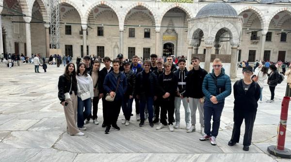 Experiență memorabilă pentru elevii unui liceu din țară: „Experiența mea din Turcia a fost extrem de frumoasă, una pe care nu aș fi crezut vreodată că o s-o trăiesc ca elev de liceu”