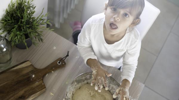 „Până nu țip la el, nu face ce-i spun eu”. Teodora Mețiu explică de ce se întâmplă asta: "Părinții nu tratează copilul ca pe o ființă, ci ca pe o păpușică"