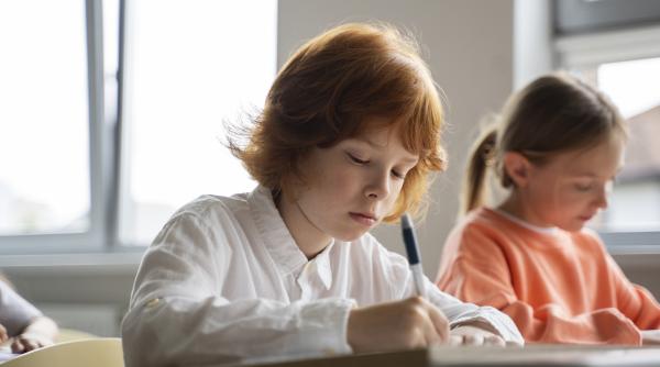 Mii de elevi au terminat clasa a VIII-a. Urmează Evaluarea Națională