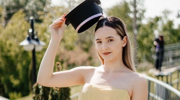 Alexandra Antonesei: „Încurajez pe toți elevii să învețe astfel încât la finalul zilei să fie mulțumiți de cele realizate și să fie încrezători în propriile forțe”.