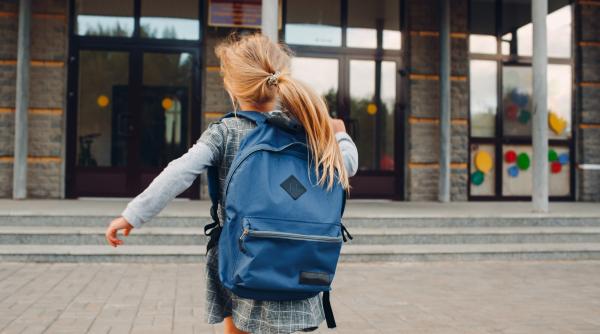 Mii de elevi nu au primit tichete educaționale pentru rechizite. Școala se termină vineri