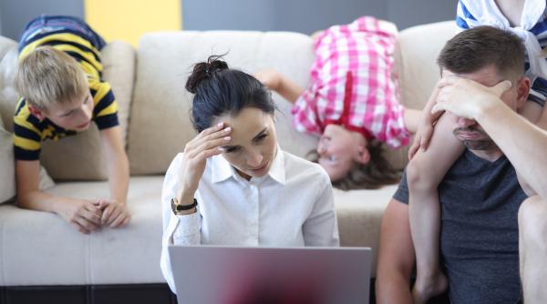 What is parental burnout, this real disorder for 21st-century parents? Psychologist Ana Maria Zamfir explains: "It occurs in those who want to give very, very much"