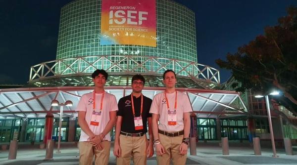 Trei elevi români câștigă cel mai important concurs de știință din lume
