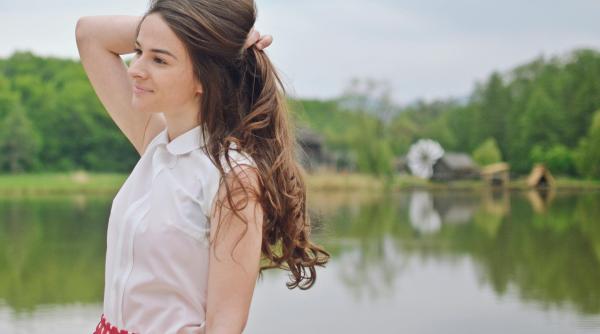 Balayam: Frecarea unghiilor vă va face părul să se regenereze rapid. Un exercițiu interzis femeilor însărcinate