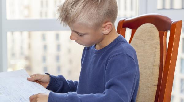 Scrisoarea scandaloasă a unor părinți, adresată unui băiețel de 7 ani pentru a-l intimida: „Ține-ți mâinile acasă și gura pentru tine!”