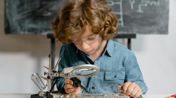 Cum să recunoști un copil supradotat? Acestea sunt principalele caracteristici 