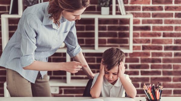 Cum știi că ai intrat în burnout parental? Ana Maria Zamfir: „Primul pas este idealizarea, adică ne dorim de la copilul nostru foarte mult!” / VIDEO