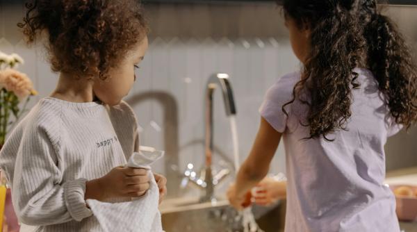 5 reguli care cresc stima de sine la preșcolari (0-6 ani)