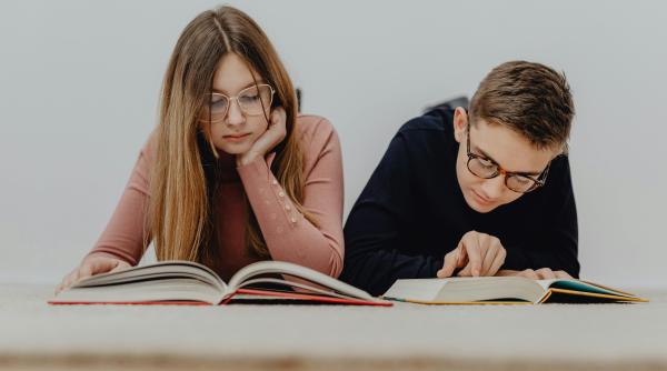 Concentrare maximă, memorie de top și zero anxietate. Iată ce să mânânci înaintea unui examen